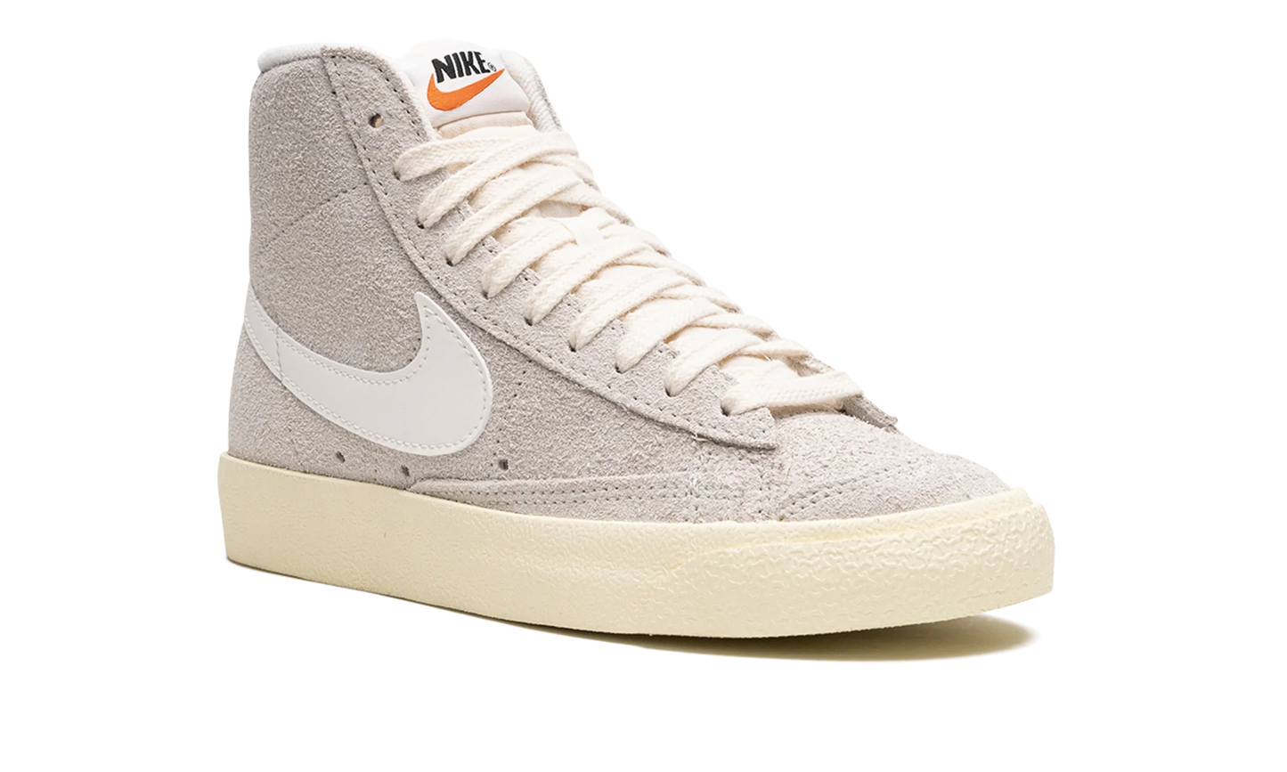 BLAZER MID 77 VINTAGE MNS WMNS "Light Bone Alabaster" DV7006 001