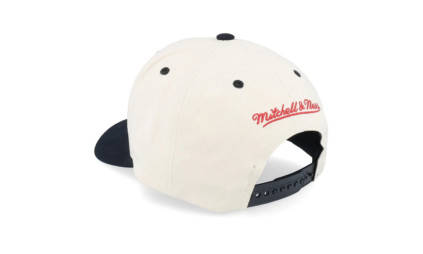 NBA Horizon Pro Snapback Cap "Chicago Bulls - Off White" HP8522 CBUOFWH