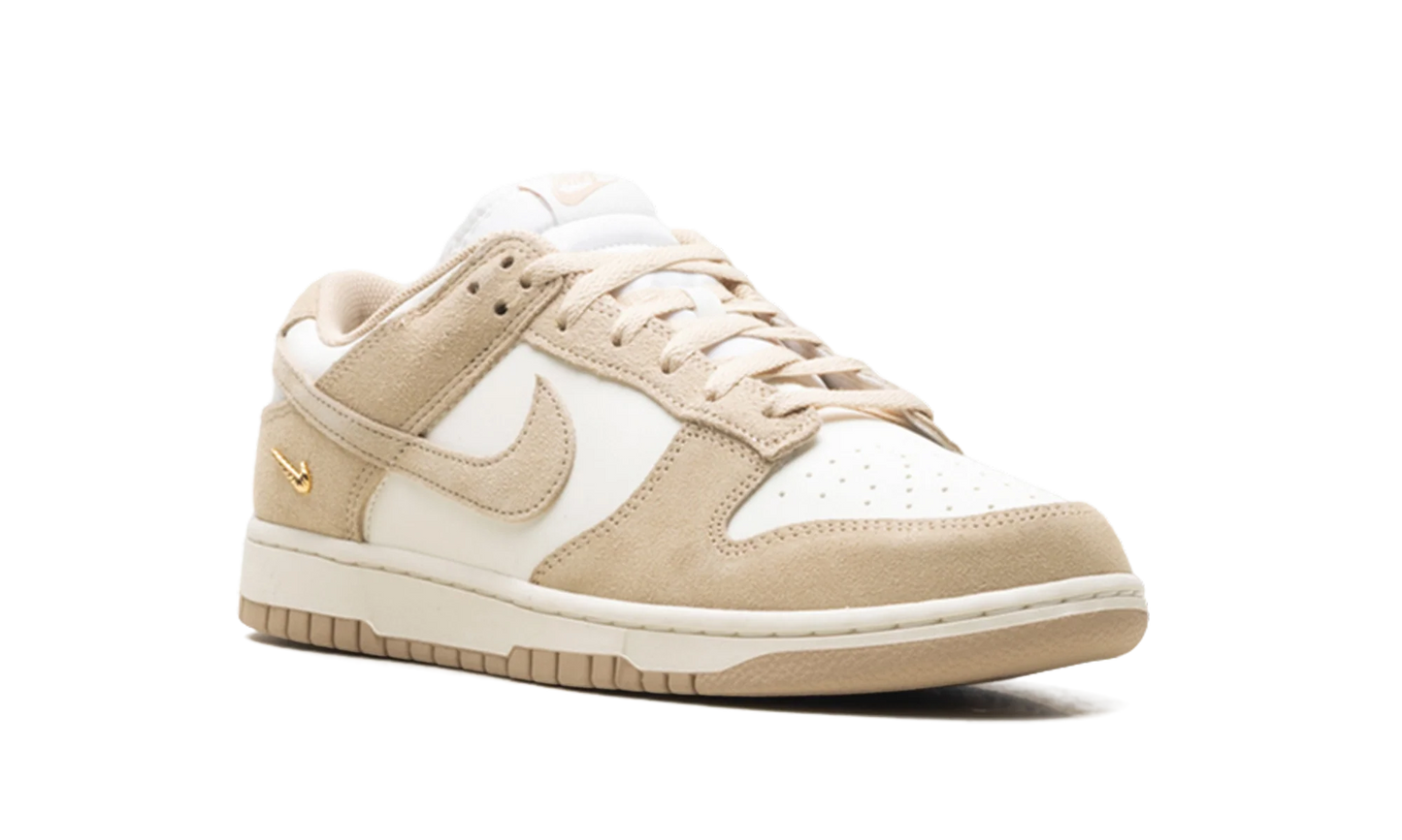 Dunk Low WMNS "Sail White Metallic Gold" IO4244 101