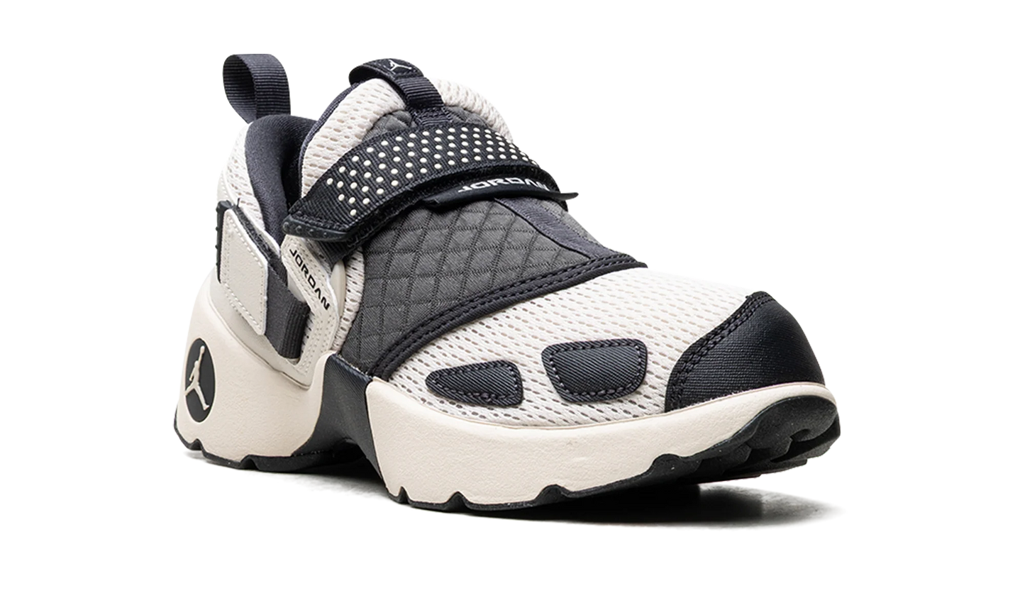 Jordan Trunner LX WMNS "Light Orewood Brown" HQ2164 102