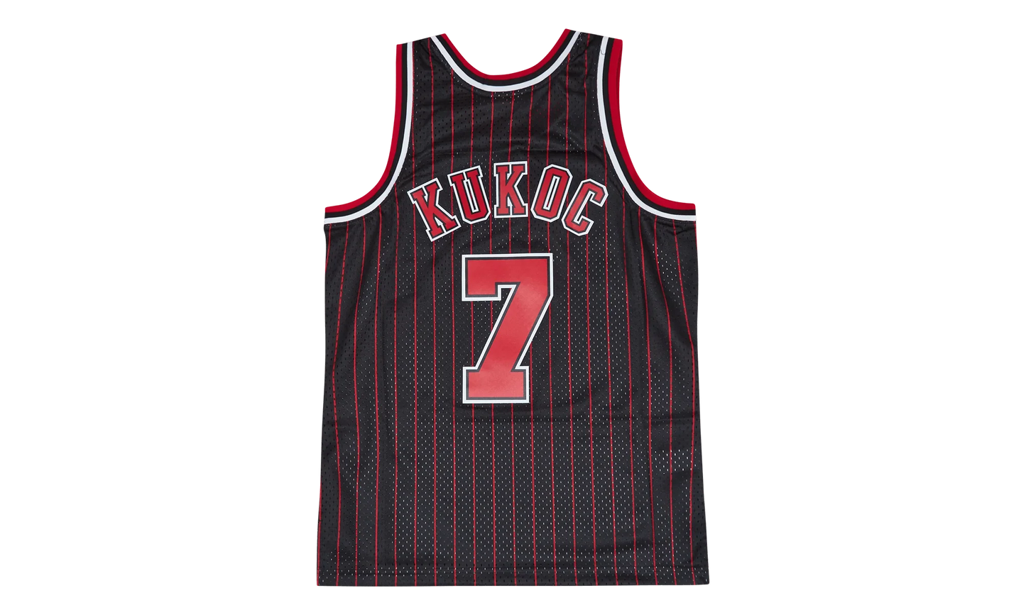 NBA Toni Kukoc Swingman Jersey "1995-96 Chicago Bulls - Black" SMJYAC18082 CBUBLCK95TKU