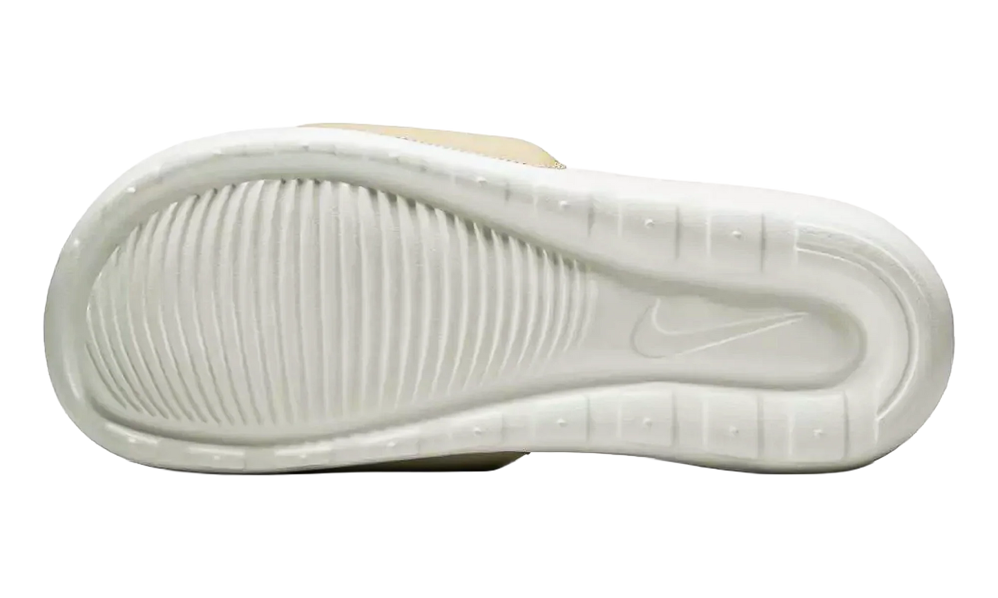 Victori One WMNS "Sanddrift Coconut Milk" CN9677 108