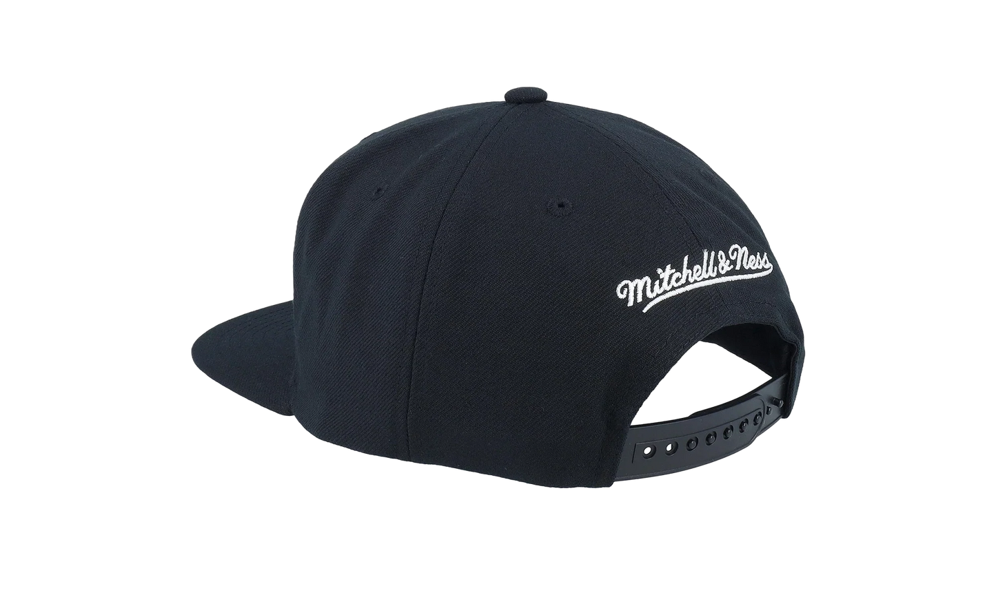 NBA Hardwood Classics Evergreen Black White Snapback Cap "Charlotte Hornets - Black" HS8549 CHOBLCK