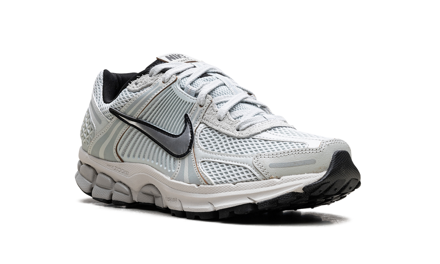 Zoom Vomero 5 WMNS"Light Silver Chrome" FN6742 001