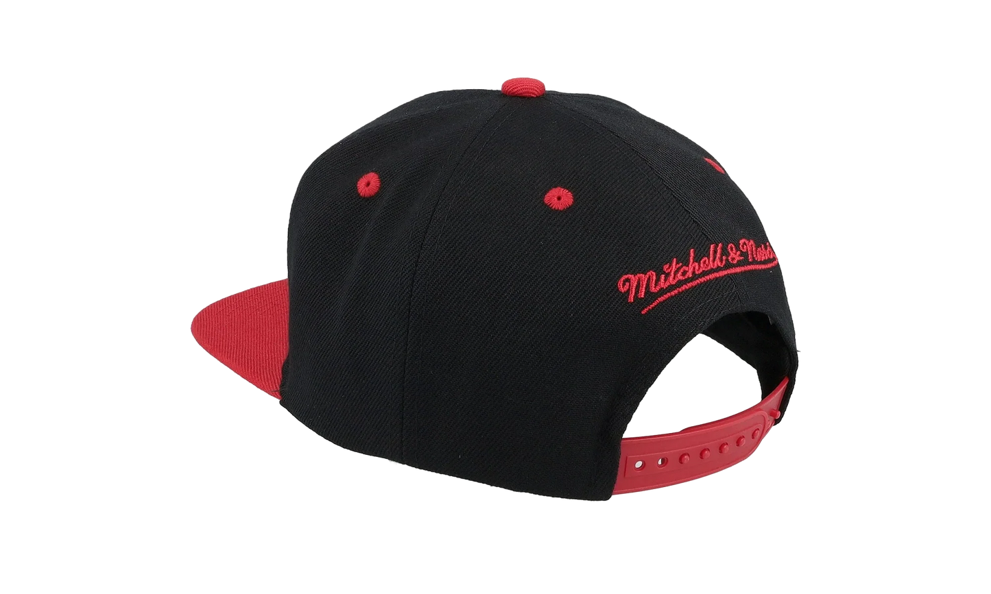NBA Text Stack 1 Snapback Cap "Chicago Bulls - Black" HS8542 CBUBLCK