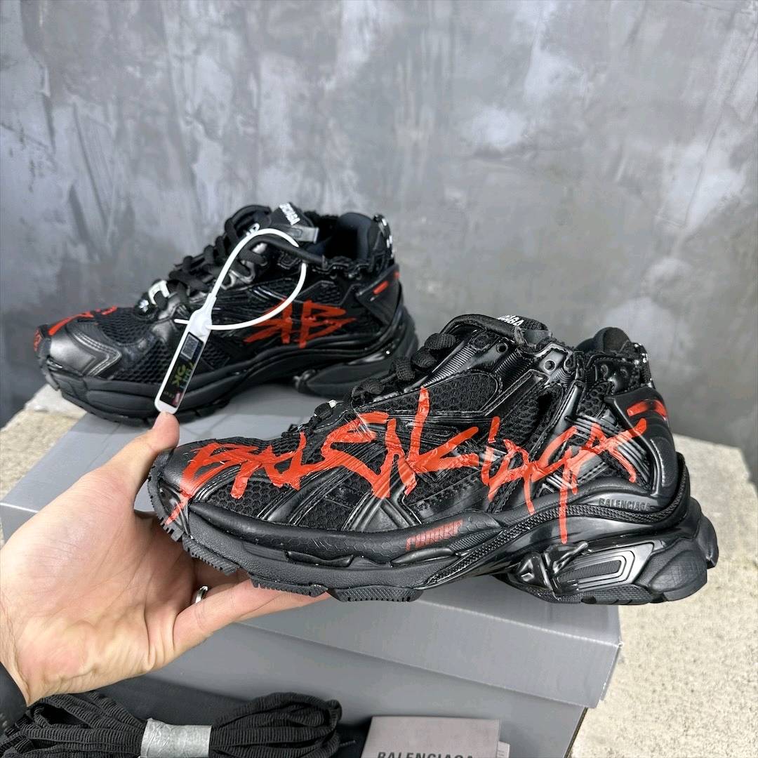 Runner Graffiti Black Red
