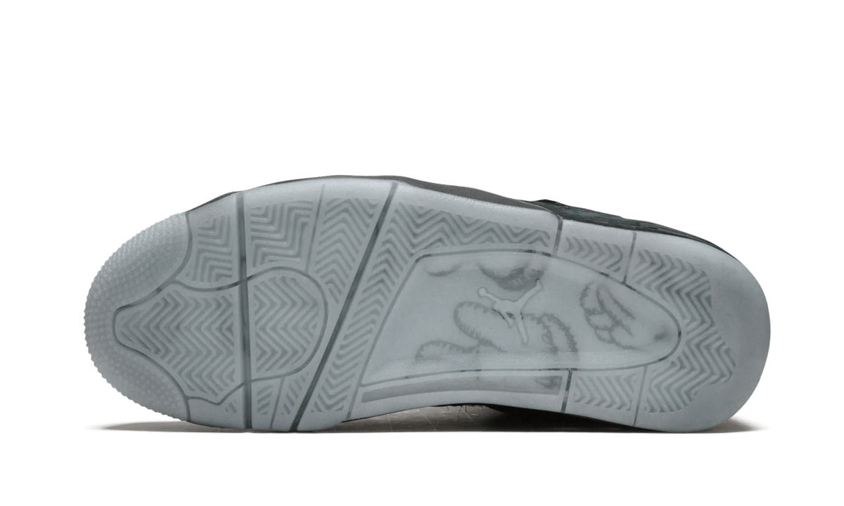 4 Retro "Kaws - Black" 930155 001