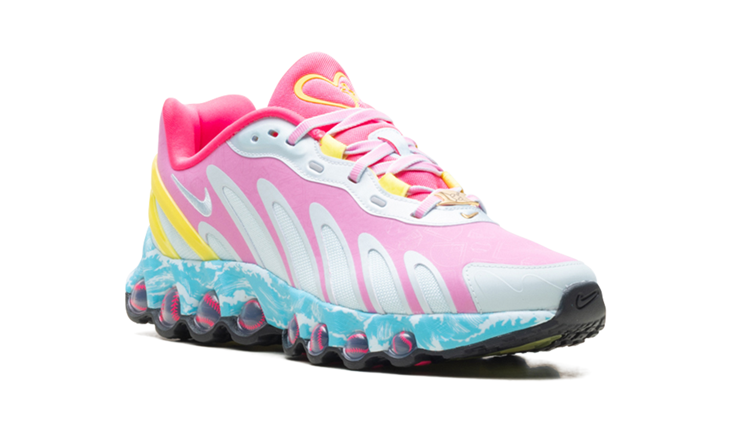 Air Max DN8 WMNS"Doernbecher" IO7689 921