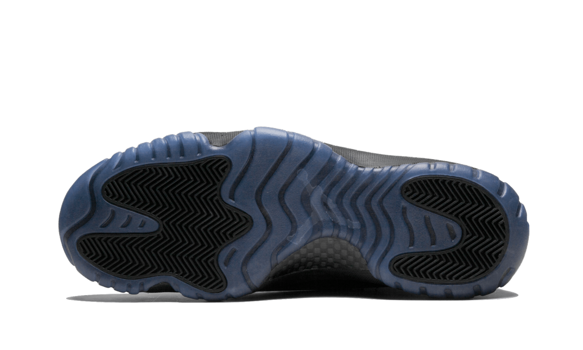 11 Retro "Cap & Gown" 378037 005