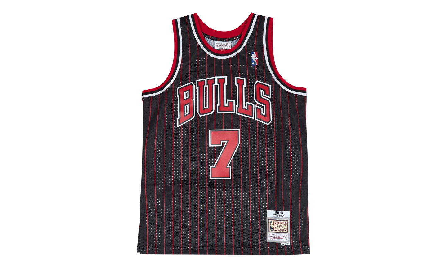 NBA Toni Kukoc Swingman Jersey "1995-96 Chicago Bulls - Black" SMJYAC18082 CBUBLCK95TKU