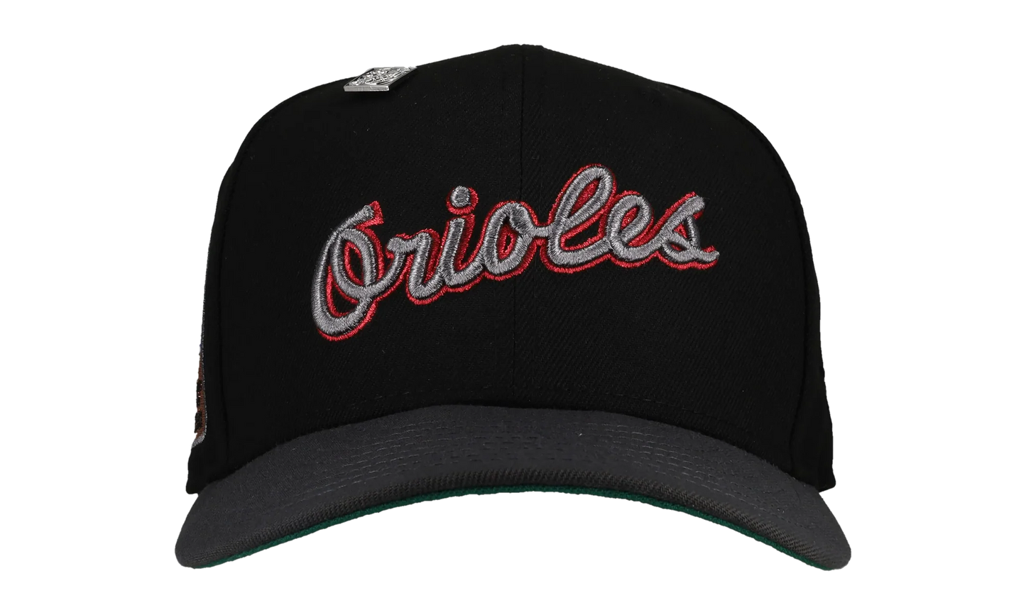 59FIFTY Baltimore Orioles 30th Anniversary Fitted Hat "Script Metallic - Black / Graphite" 123451299732