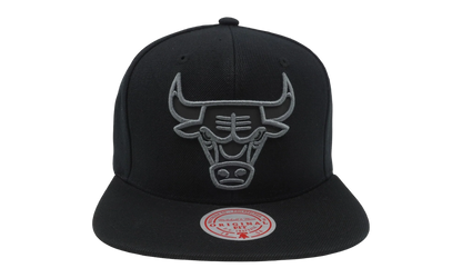 NBA Blackout Reflective Snapback Cap "Chicago Bulls - Black" 6HSSBC20053 CBUBLCK