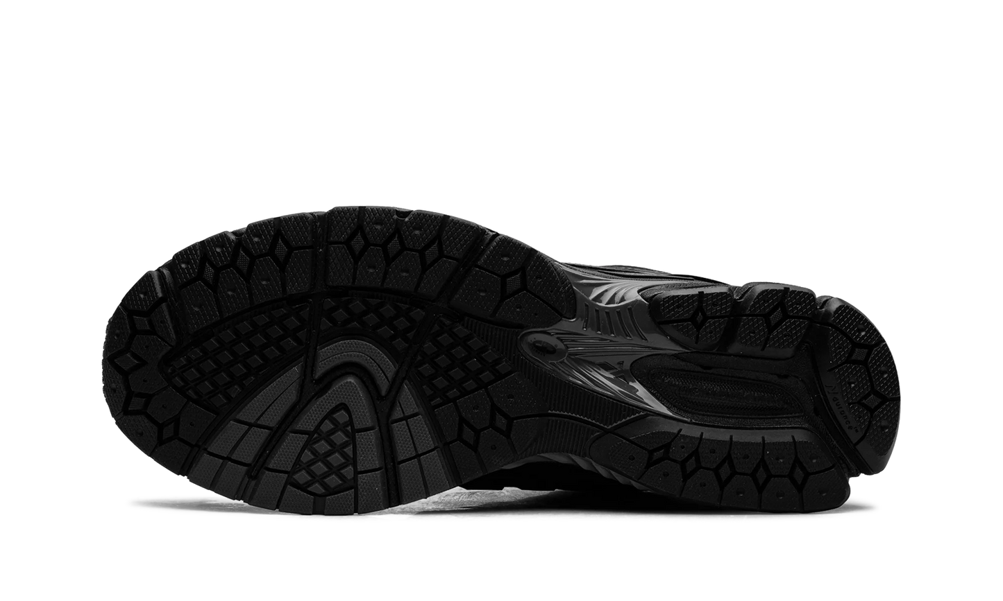 1906R "Triple Black" U1906RJB