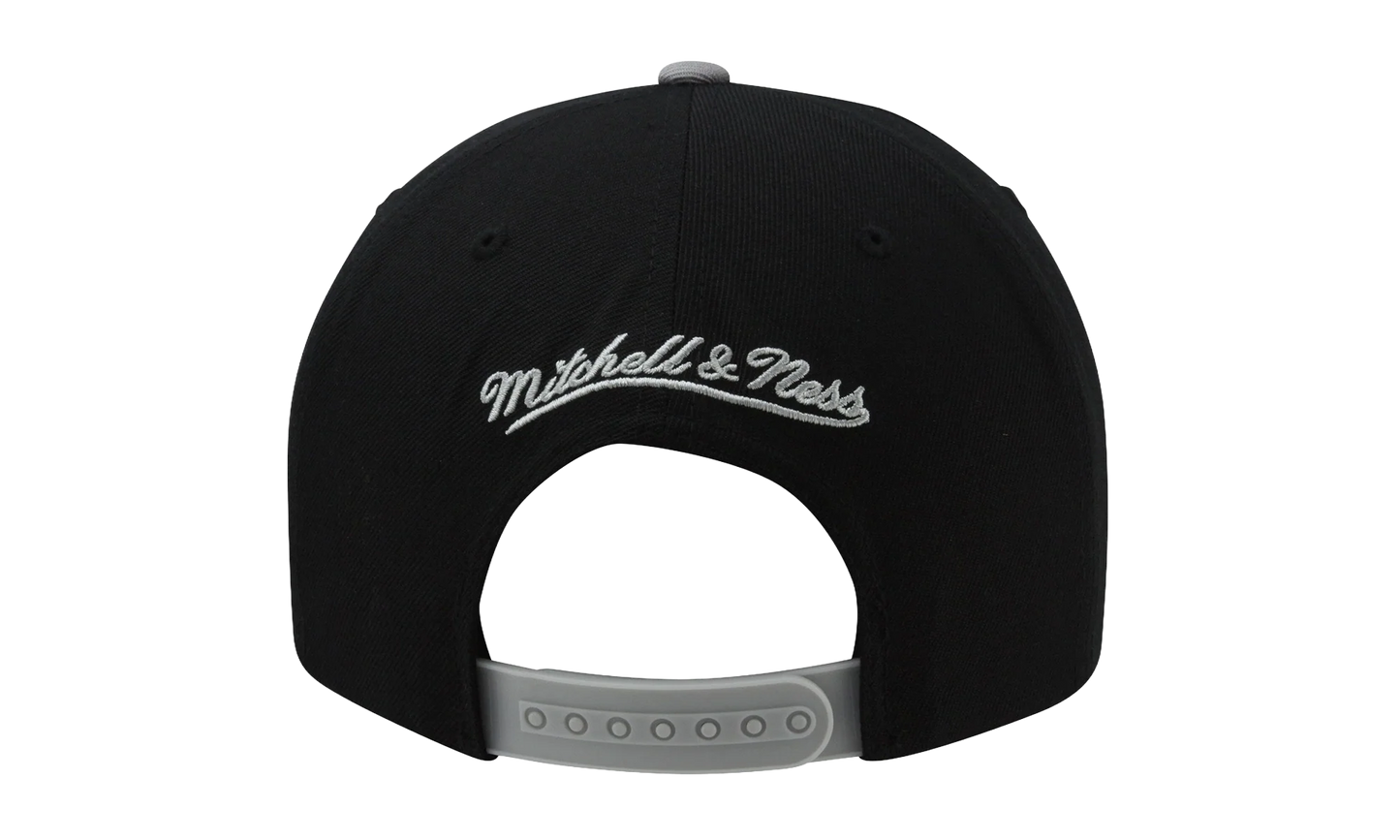 NBA XL Logo 2-Tone Snapback "San Antonio Spurs - Black" NM04ZMTC5SPURS