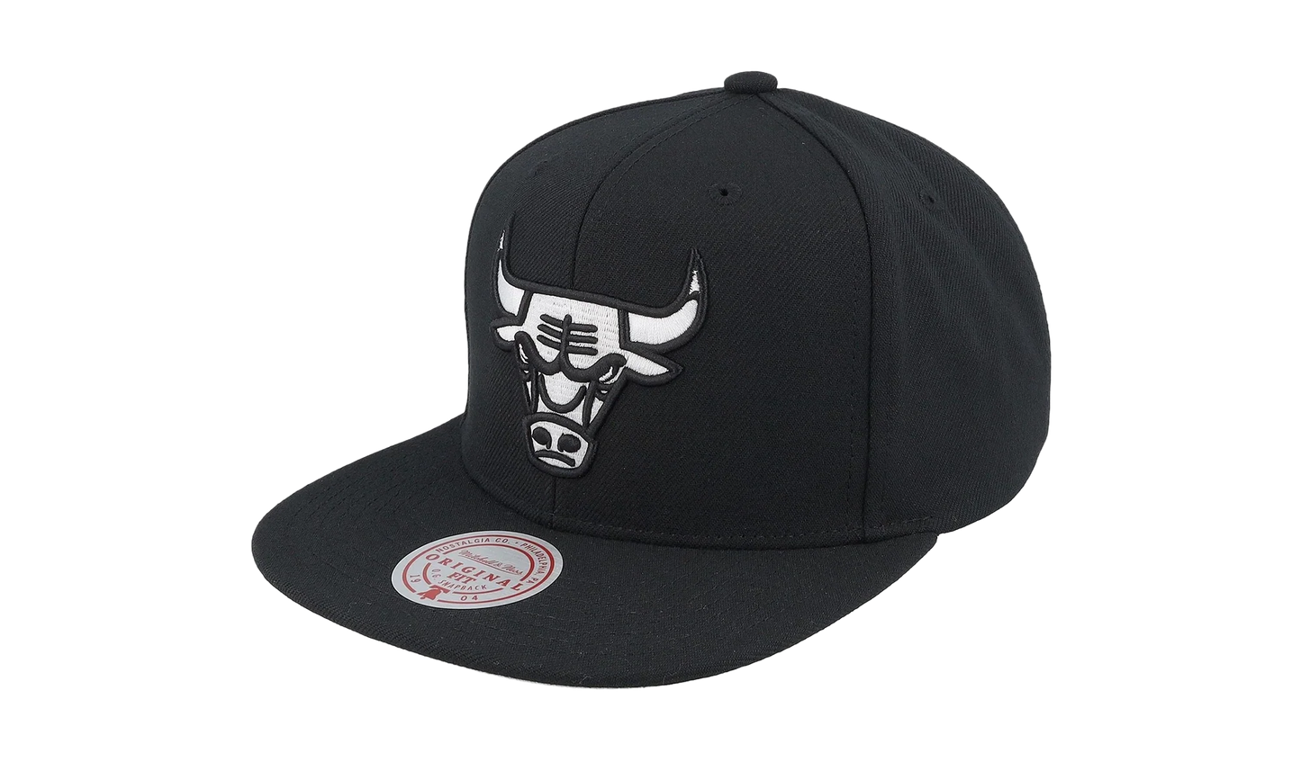 NBA Evergreen Black White Snapback Cap "Chicago Bulls - Black" HS8547 CBUBLCK