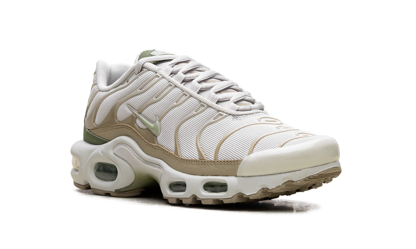 Air Max Plus WMNS"Light Bone/ Honeydew/ Alligator" DX8954 001