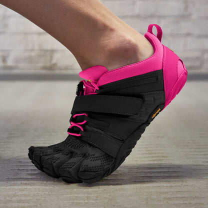 Women's V-Train 2.0 in Black/Pink