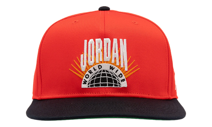 Jordan Essentials Pro Structured Flat Bill Hat "Chile Red / Kelly Green / Sail" IF3508 673