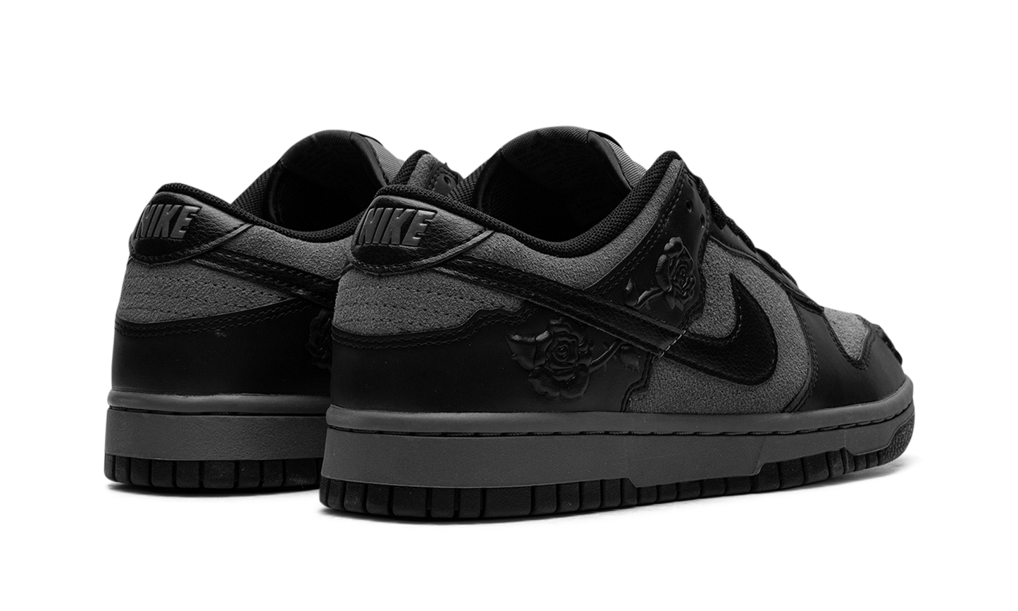Dunk Low WMNS"Black Roses" HF1986 001