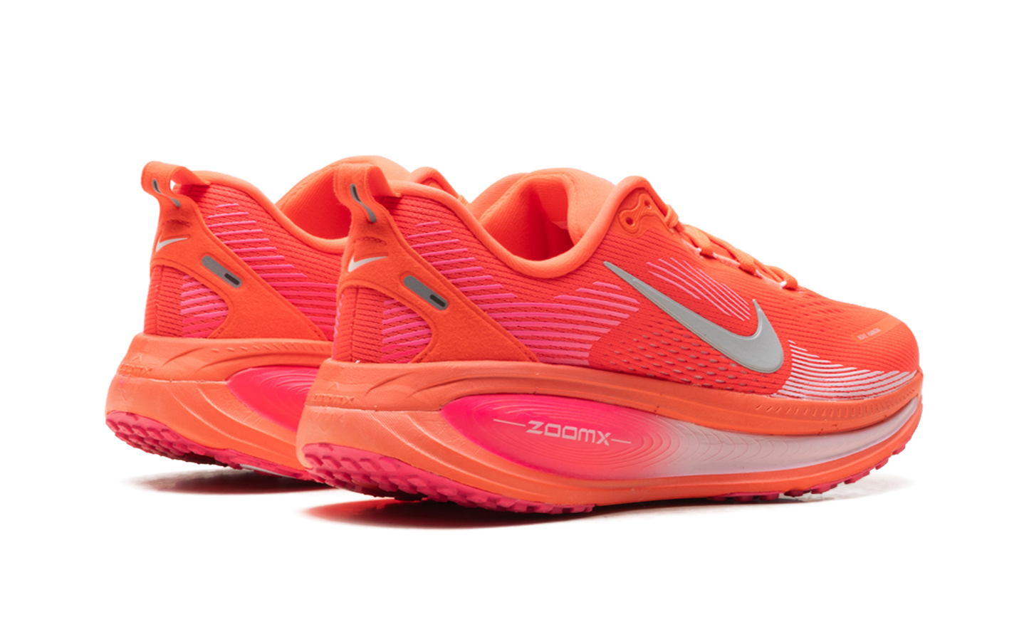 Vomero 18 WMNS"Bright Crimson" HM6804 603