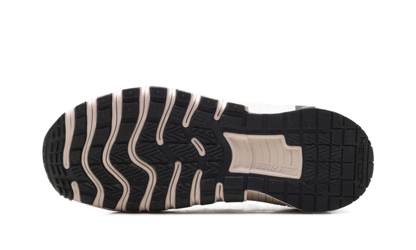 Free Metcon 6 SE WMNS "Black Silt Red" HV2017 001