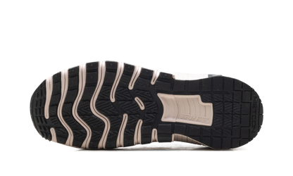 Free Metcon 6 SE WMNS "Black Silt Red" HV2017 001