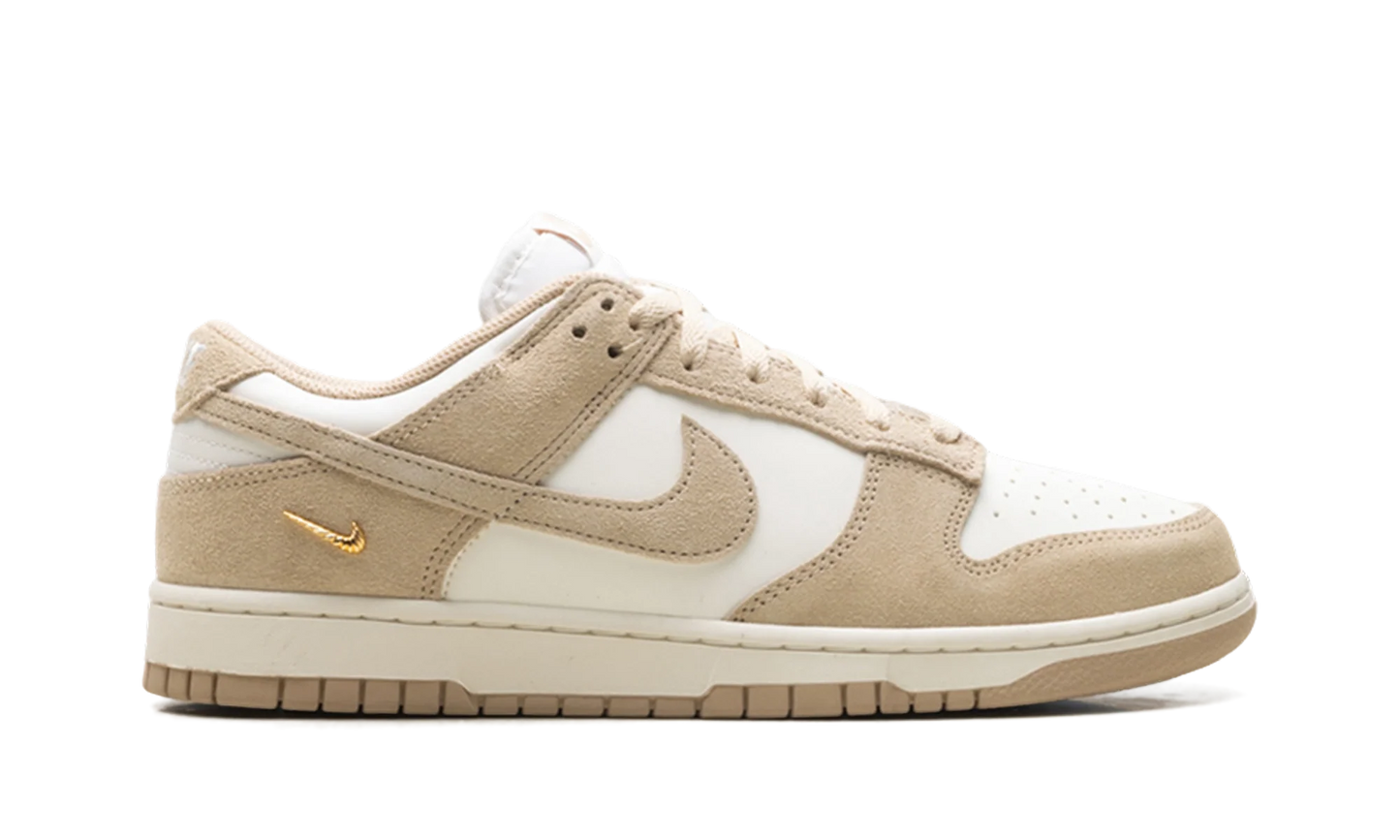 Dunk Low WMNS "Sail White Metallic Gold" IO4244 101
