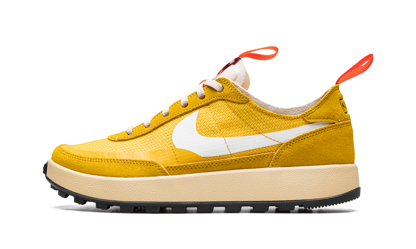 GENERAL PURPOSE SHOE WMNS"Tom Sachs - Dark Sulfur" DA6672 700