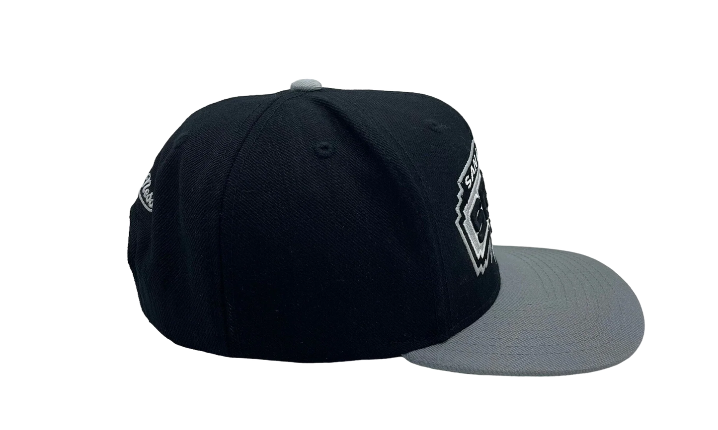 NBA XL Logo 2-Tone Snapback "San Antonio Spurs - Black" NM04ZMTC5SPURS