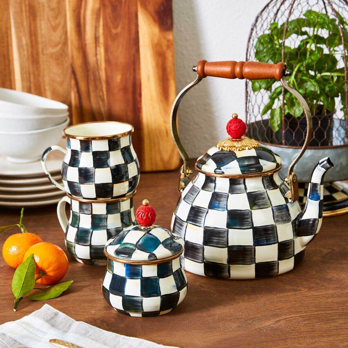 Iconic Black & White Courtly Check Enamel Tea Kettle 1,89L by MacKenzie-Childs