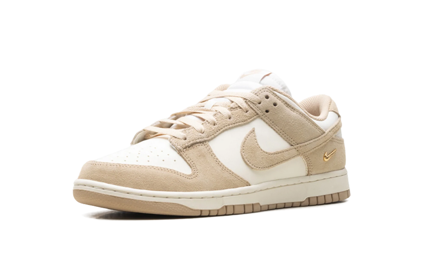 Dunk Low WMNS "Sail White Metallic Gold" IO4244 101
