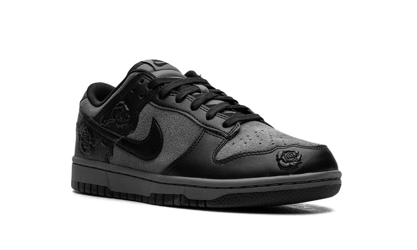 Dunk Low WMNS"Black Roses" HF1986 001