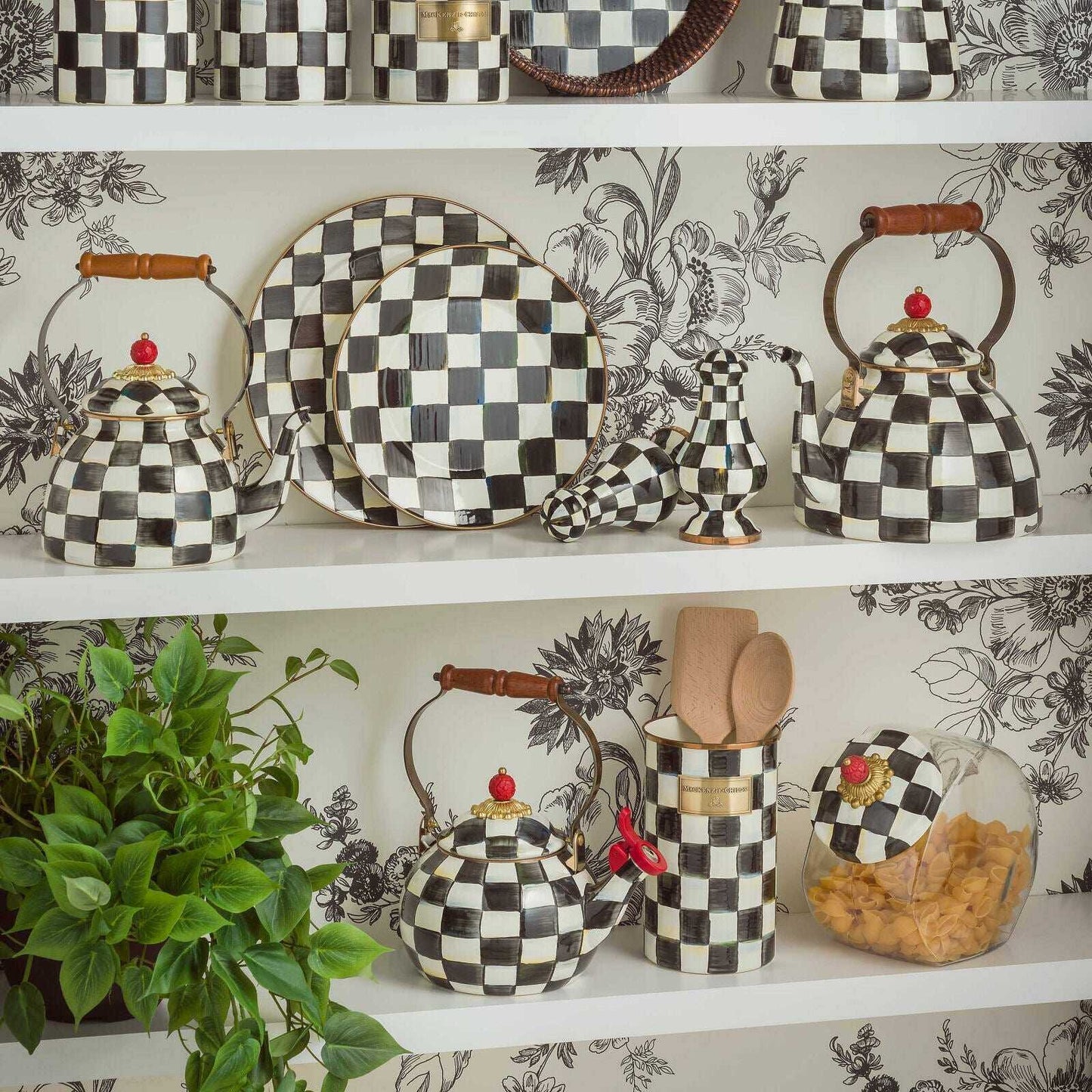 Iconic Black & White Courtly Check Enamel Tea Kettle 1,89L by MacKenzie-Childs