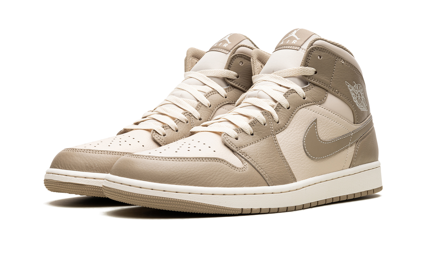1 Mid "LEGEND LIGHT BROWN" HF4830 203