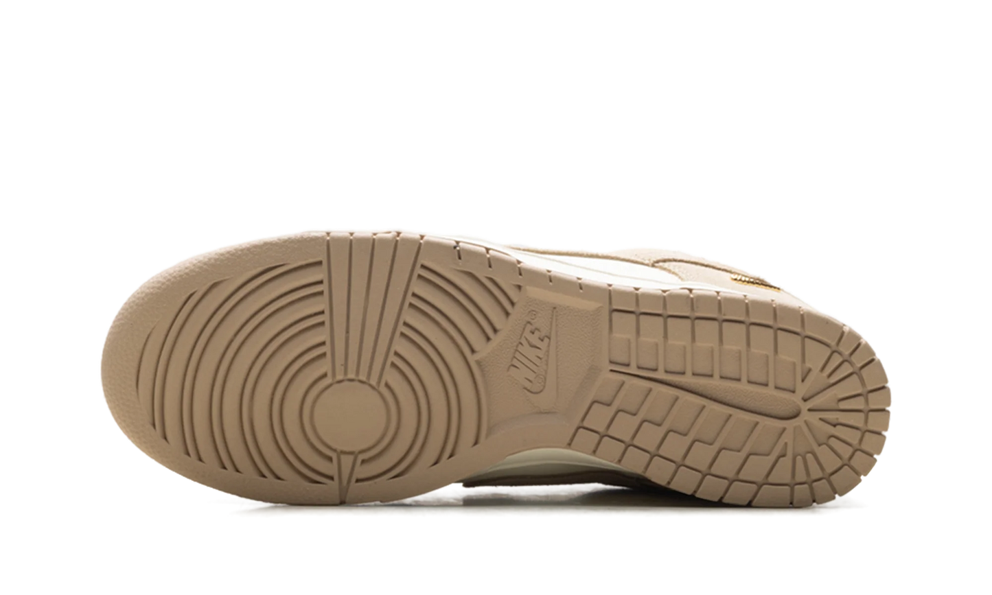 Dunk Low WMNS "Sail White Metallic Gold" IO4244 101