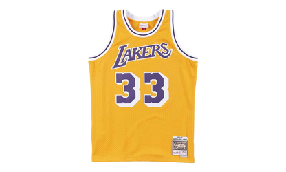 NBA Kareem Abdul-Jabbar Swingman Jersey "1984 Los Angeles Lakers - Light Gold" SMJYAC18110 LALLTGD84KAB