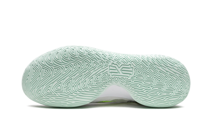Kyrie Flytrap V "Grey" CZ4100 101