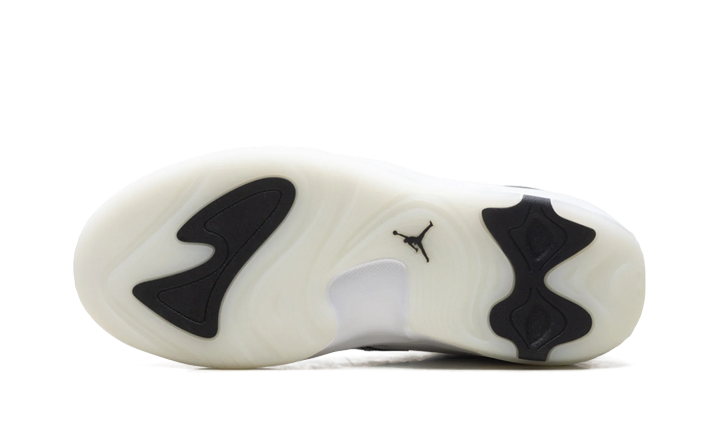 Max Aura 7 "White Summit White Black" HQ2091 100