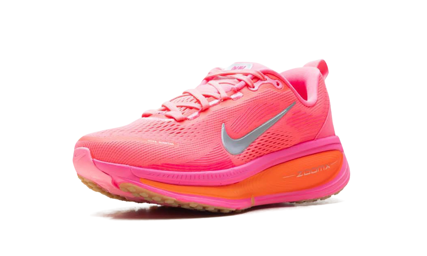 Vomero 18 WMNS "Digital Pink Hyper Orange" HM6804 602