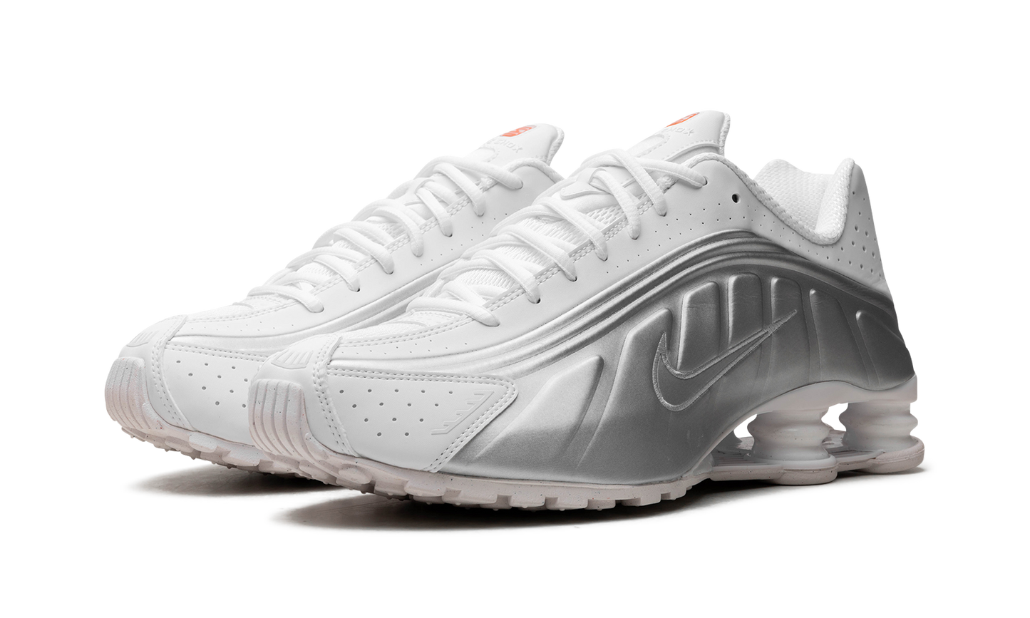 SHOX R4 MNS WMNS"Metallic silver" AR3565 101