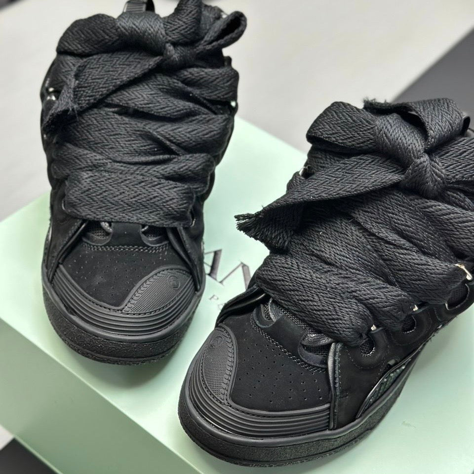 Leather Curb Triple Black