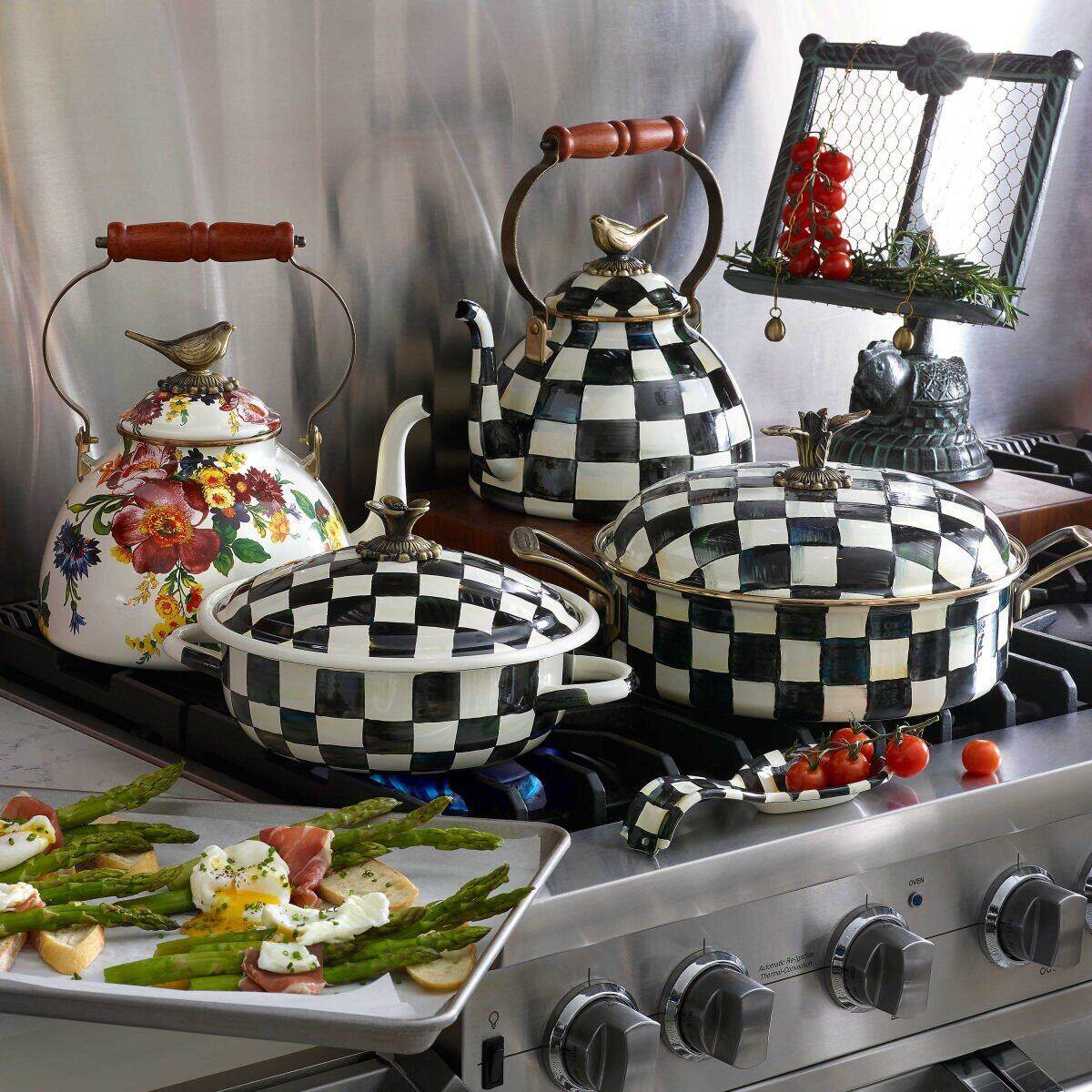 Iconic Black & White Courtly Check Enamel Tea Kettle with Bird 2.84L