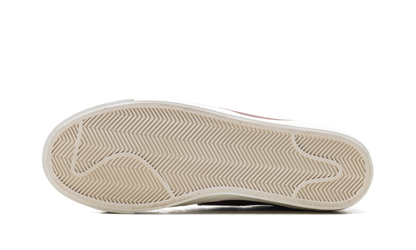 BLAZER LOW 77 JUMBO WMNS"DARK BEETROOT CINNABAR" DQ1470 104