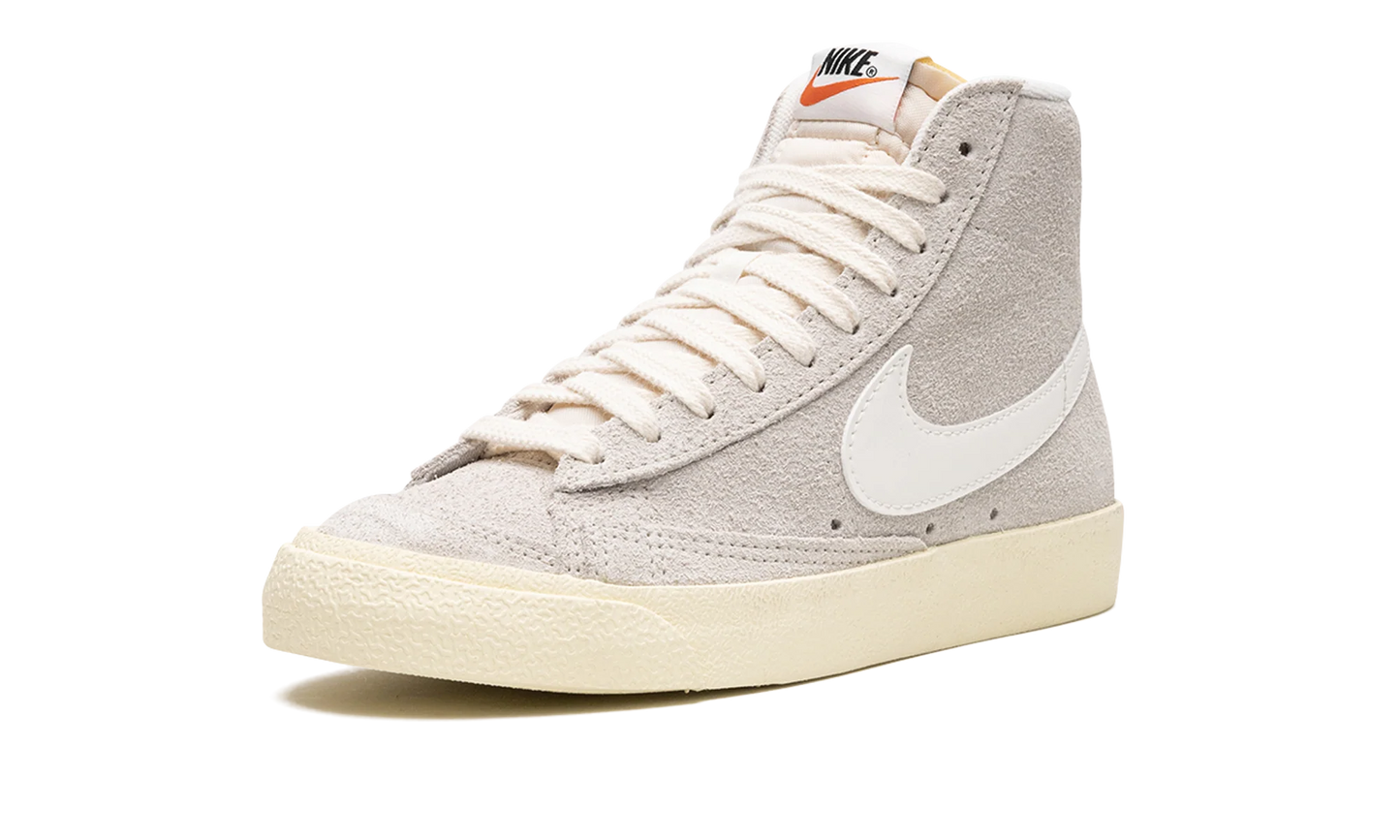 BLAZER MID 77 VINTAGE MNS WMNS "Light Bone Alabaster" DV7006 001