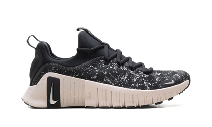 Free Metcon 6 SE WMNS "Black Silt Red" HV2017 001