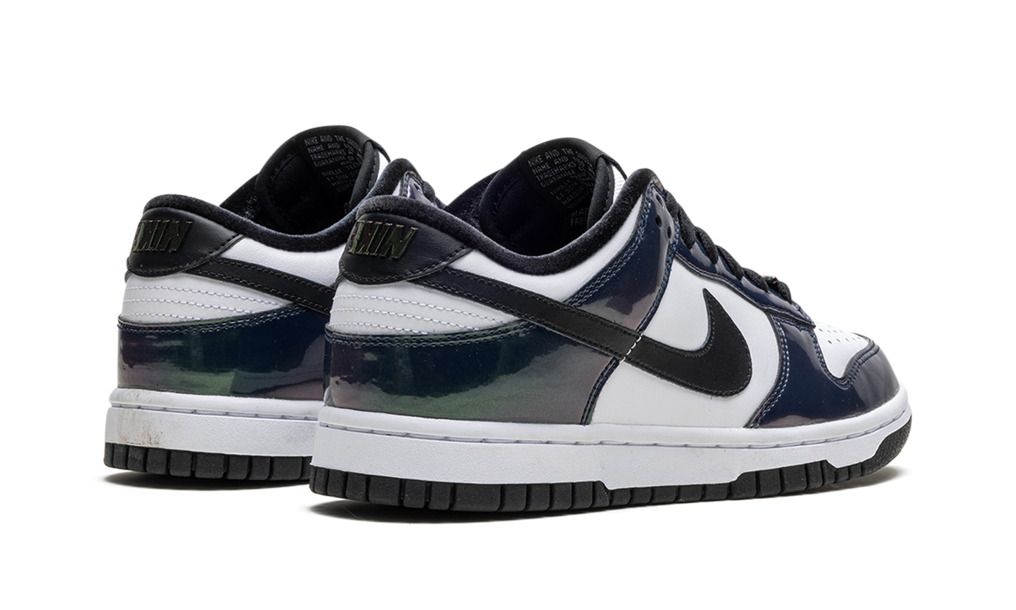 Dunk Low SE WMNS"Just Do It Iridescent" FQ8143 001