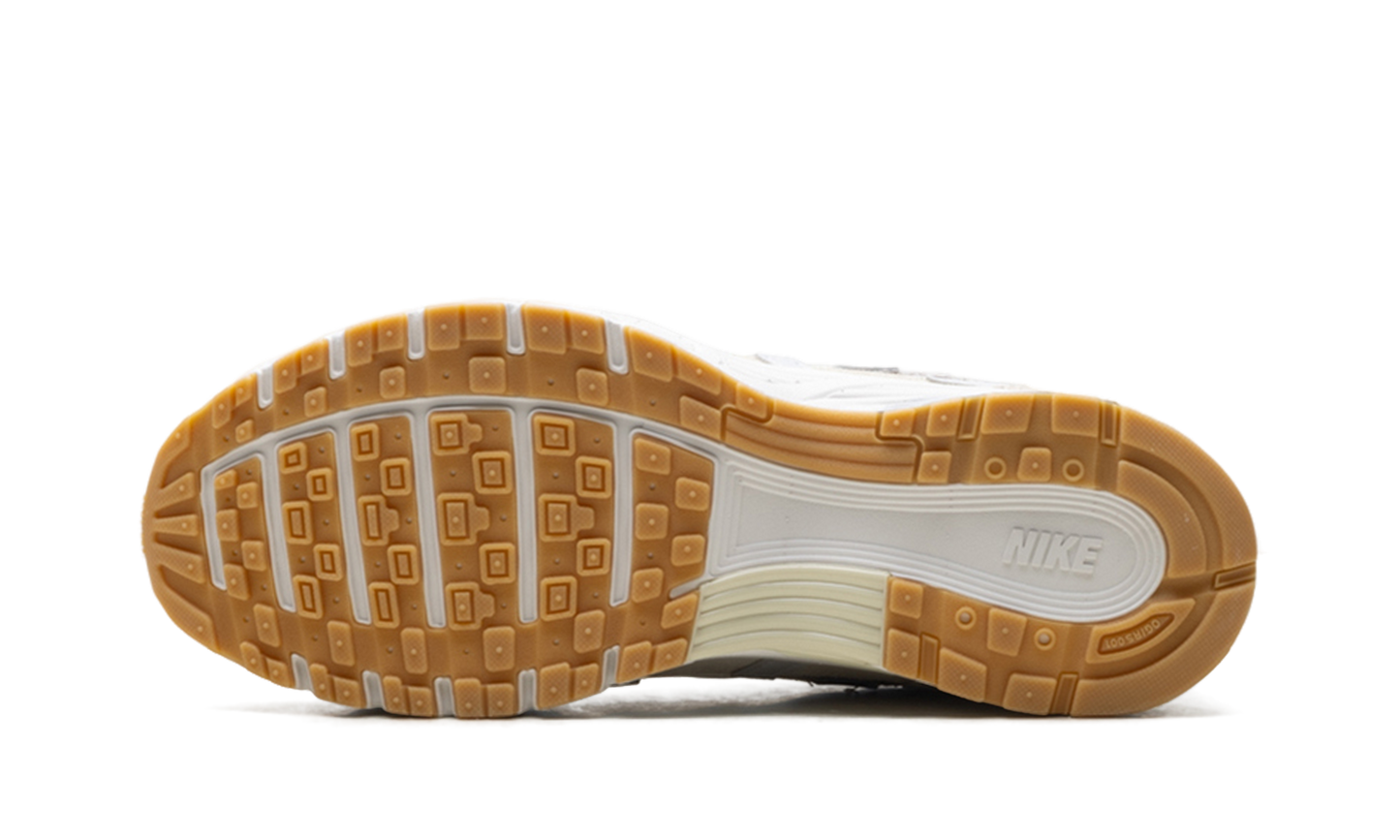 P-6000 WMNS"Photon Dust Light Khaki" HV4312 025