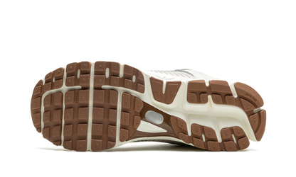 ZOOM VOMERO 5 WMNS"Light Orewood Brown" FZ3780 101