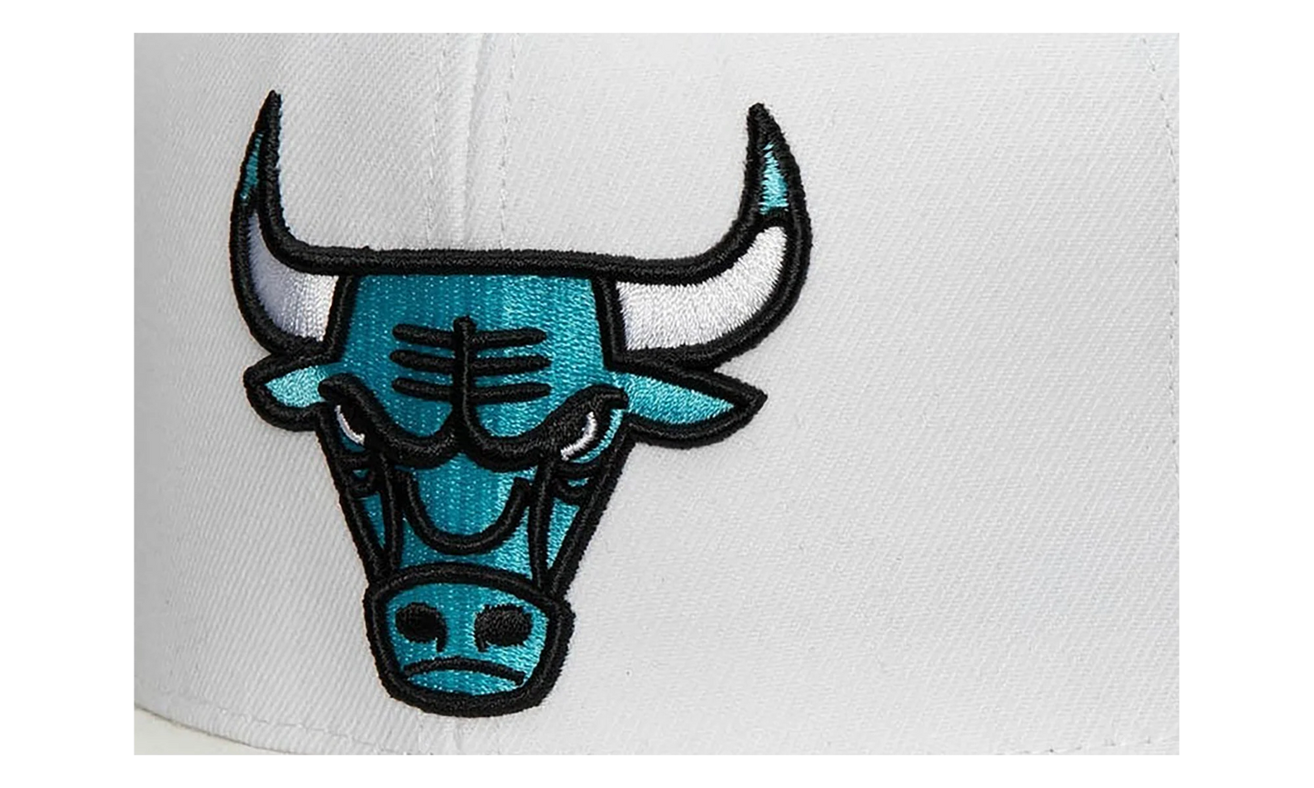NBA Day 3 Snapback Cap "Chicago Bulls - White / Light Blue" HHSS4373 CBUYYPPPWHLB