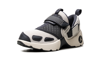 Jordan Trunner LX WMNS "Light Orewood Brown" HQ2164 102